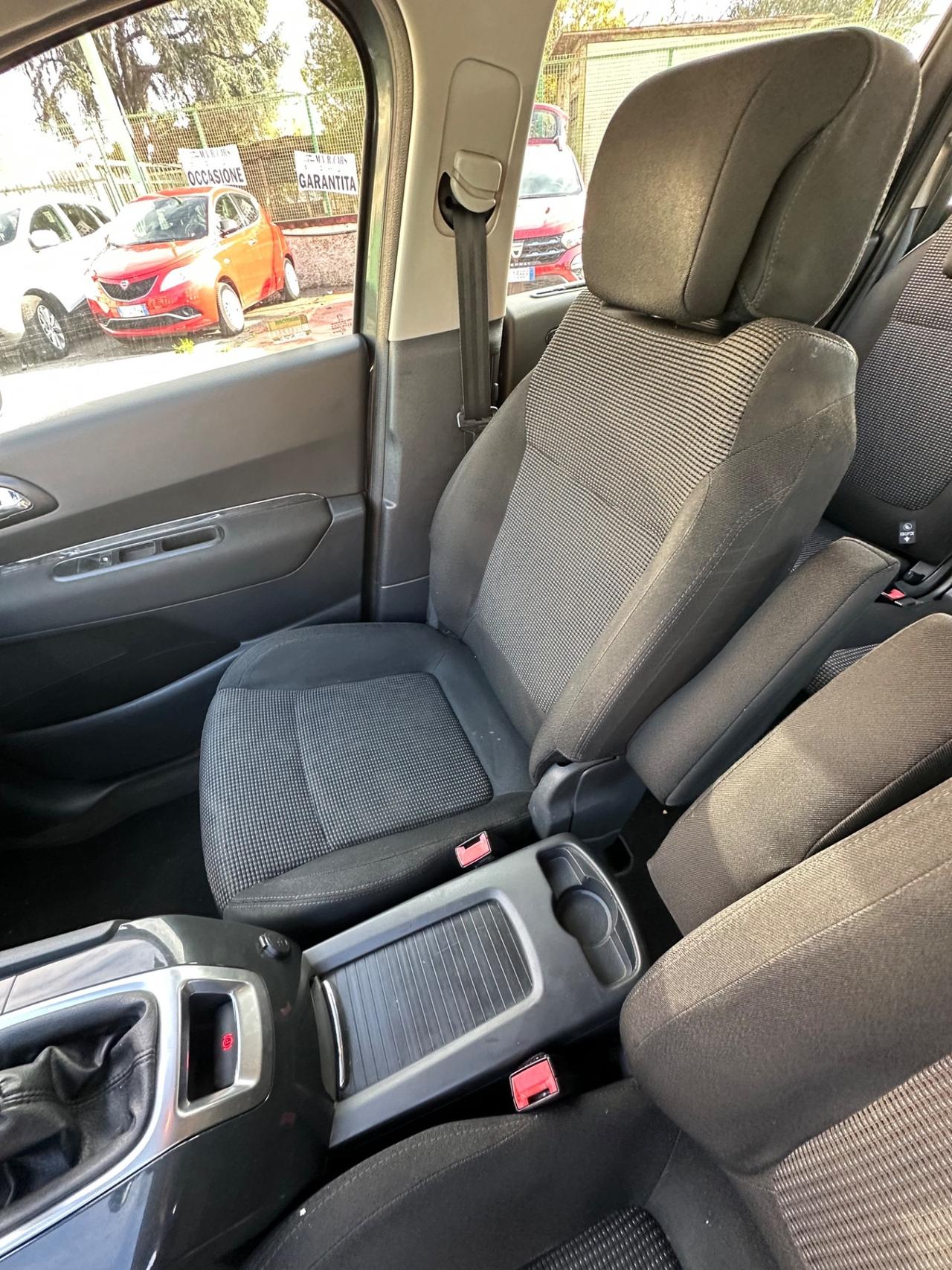 Peugeot 5008 2.0 HDi 150CV Féline