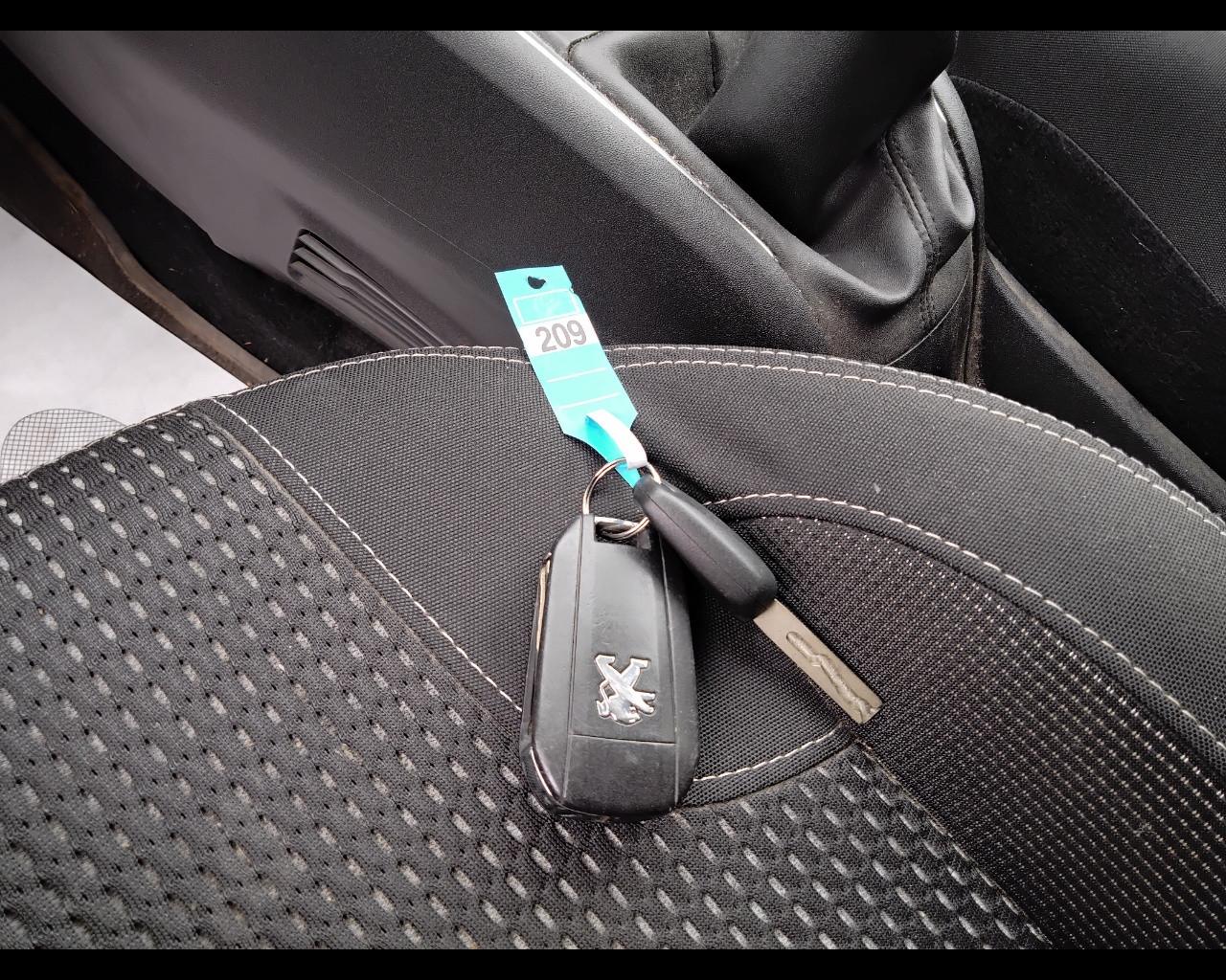 PEUGEOT 208 I 2015 - 208 5p 1.2 puretech Access 82cv