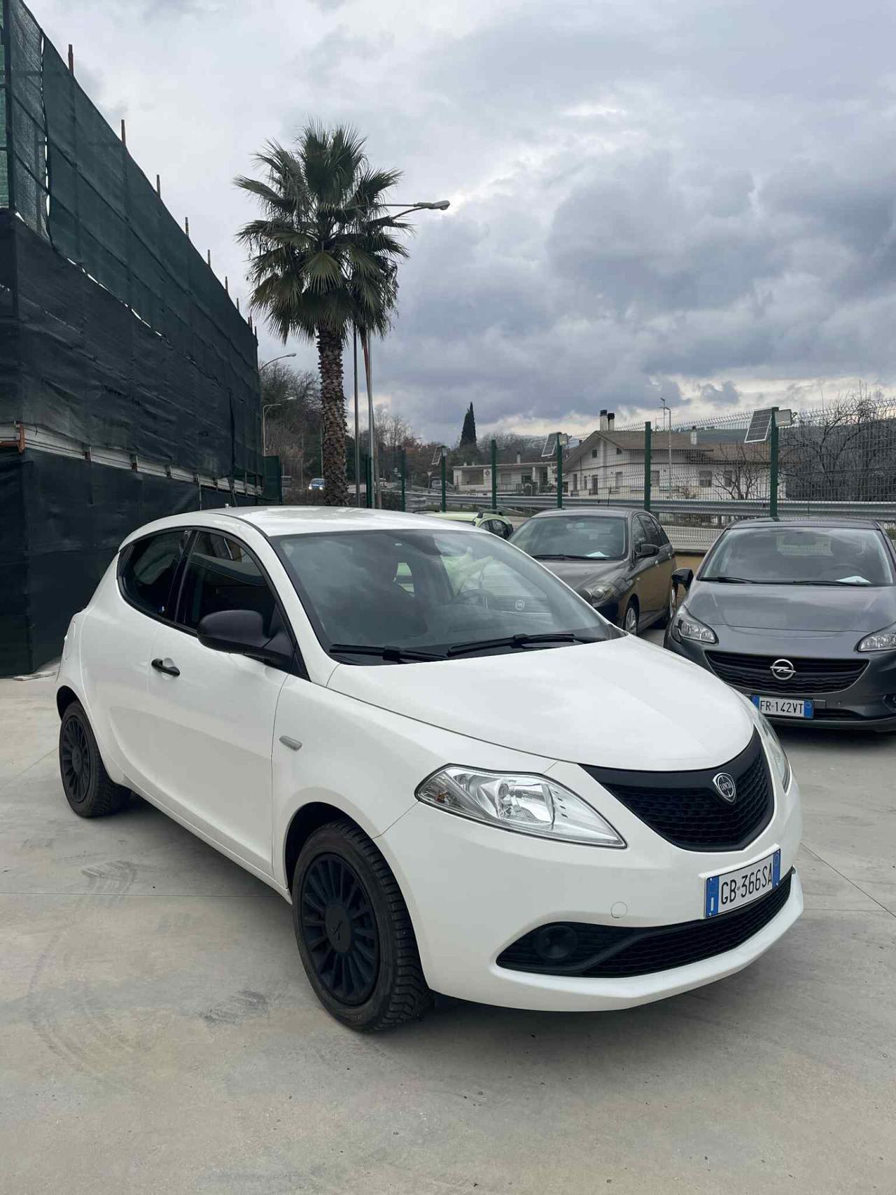 Lancia Ypsilon 1.2 69 CV 5 porte GPL Ecochic Silver