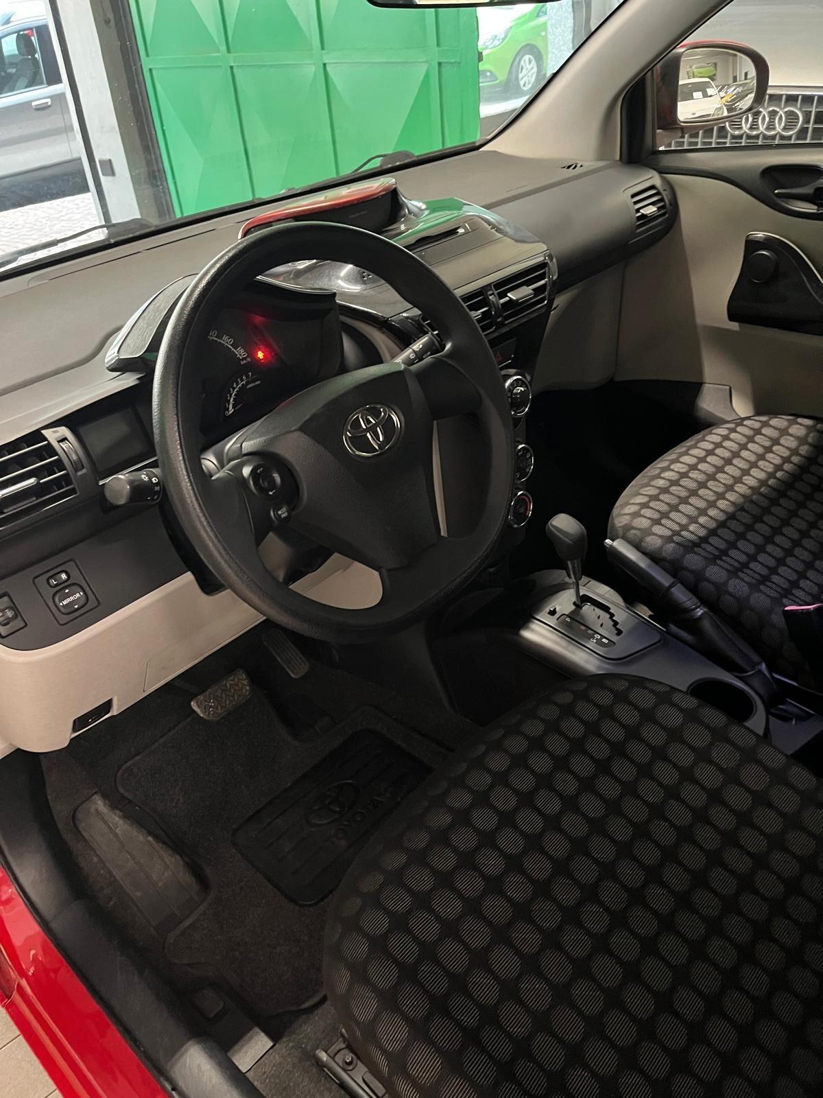 Toyota iQ automatica solo 69000km garanzia
