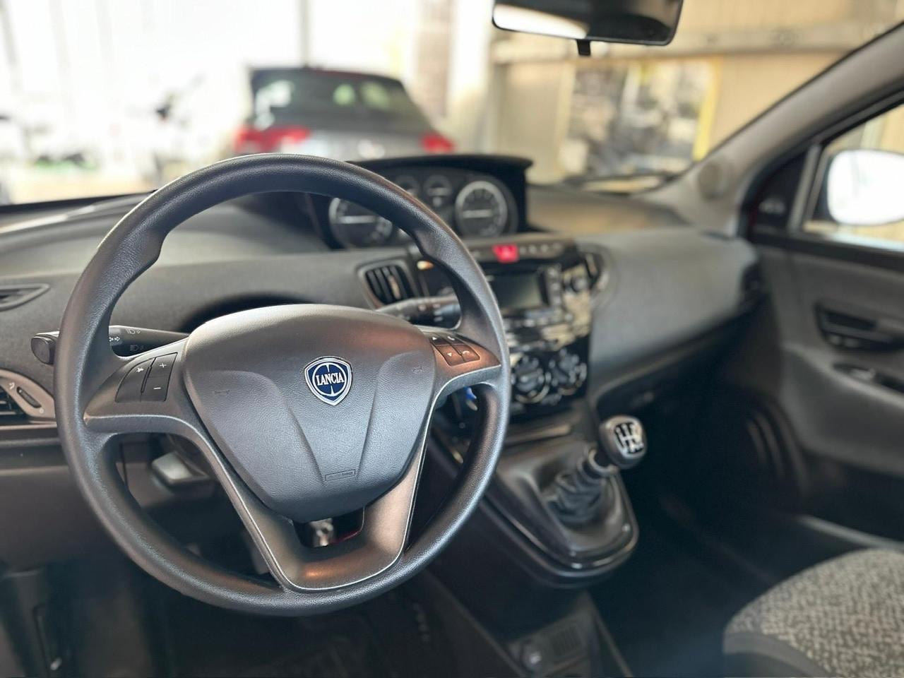 Lancia Ypsilon 1.0 FireFly 5 porte S&S Hybrid Ecochic Silver