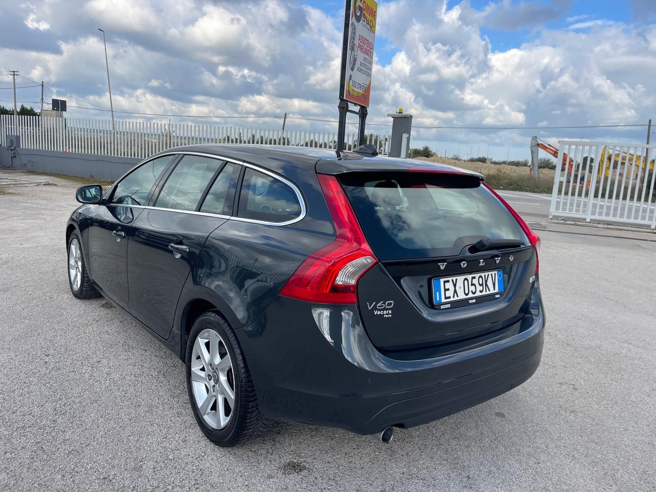 VOLVO V60 2.0 D3 136CV MANUALE FULL NEW MY15