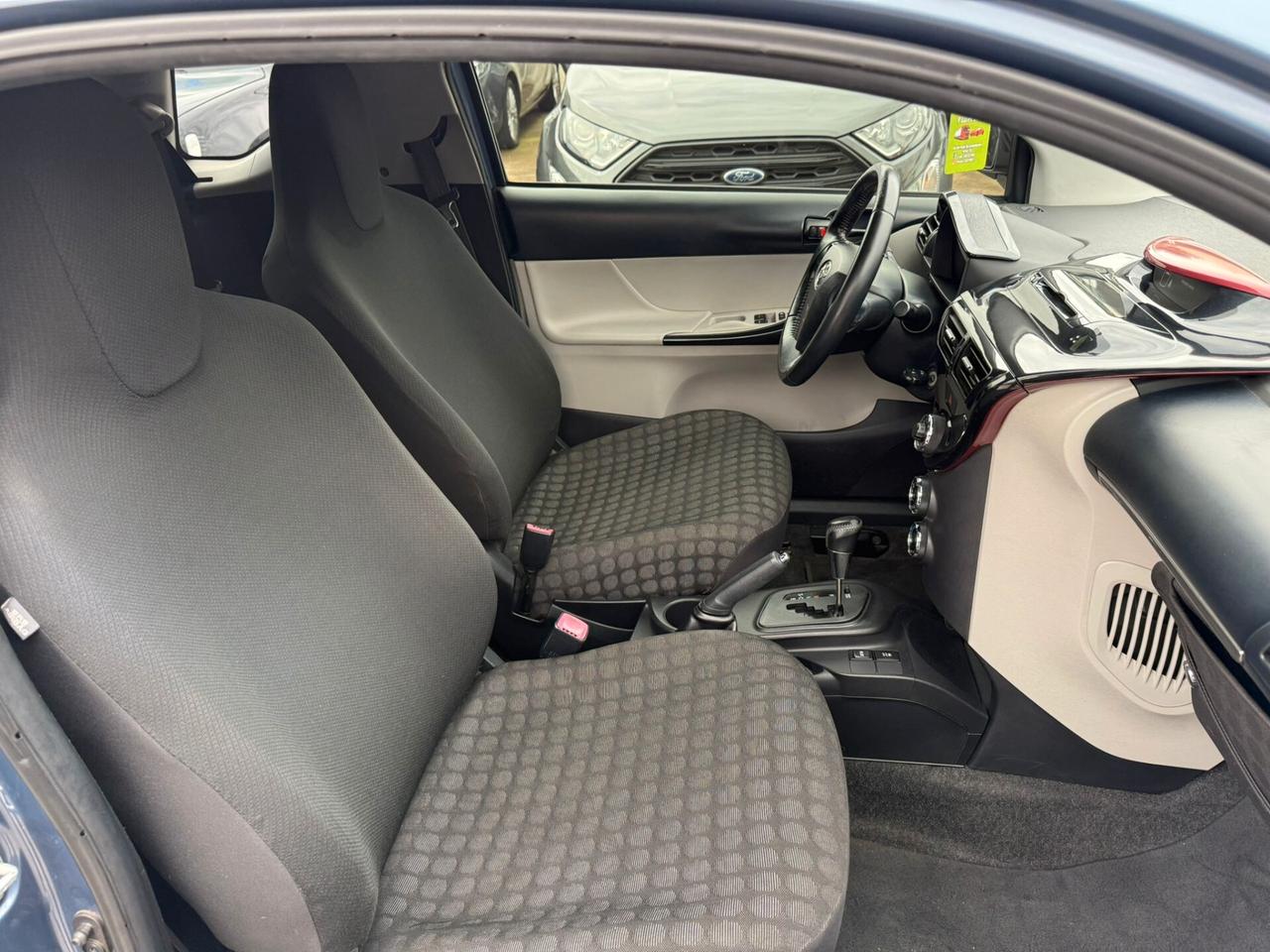 Toyota iQ 1.0 CVT Trend