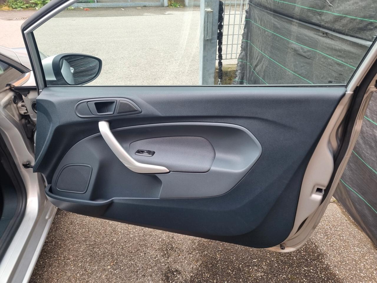 Ford Fiesta 1.2 82CV 3 porte Titanium unica