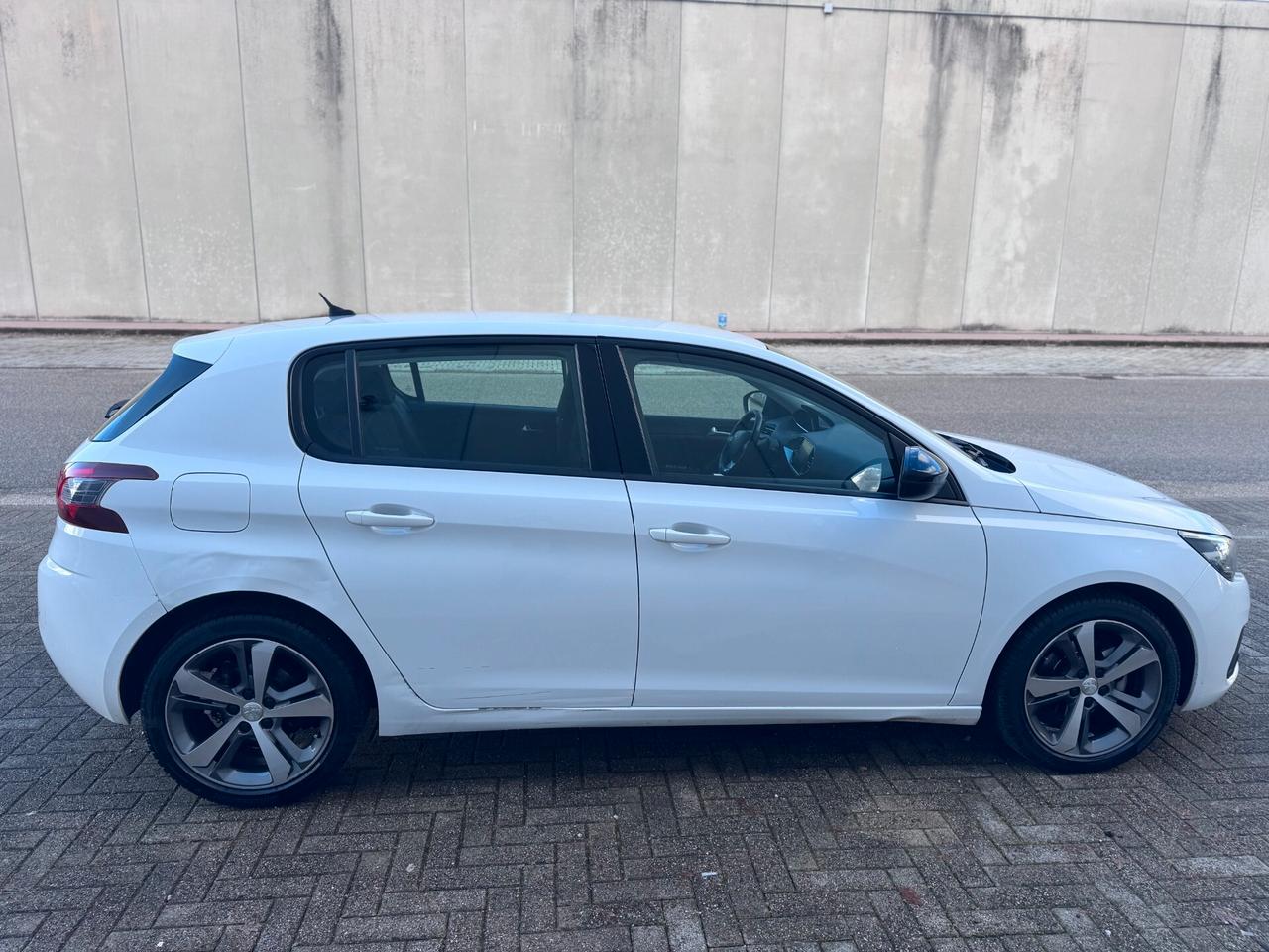 Peugeot 308 BlueHDi 130 S&S Allure Leggi tutto l'annuncio