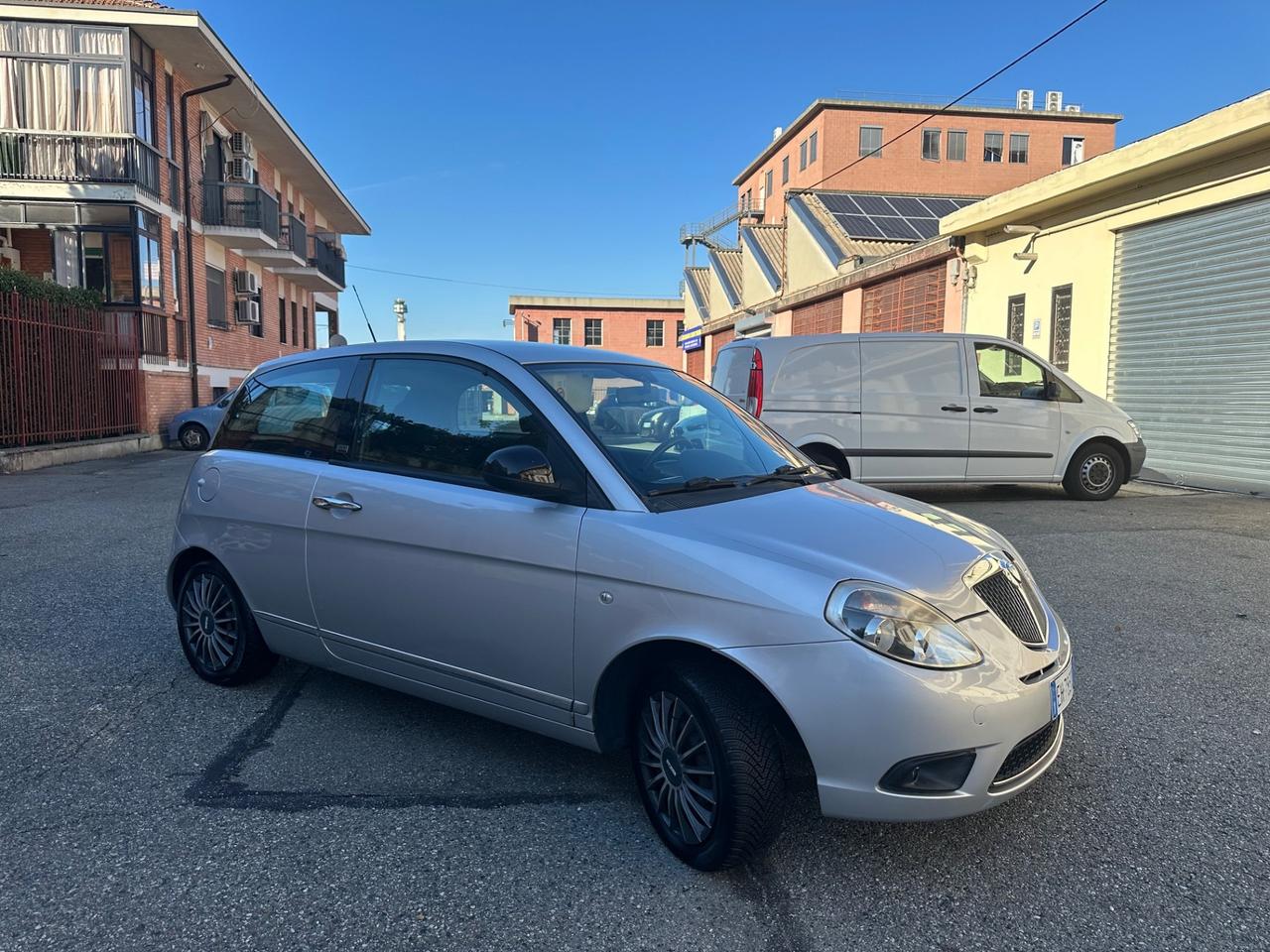 Lancia Ypsilon 1.2 69 CV pochi km clima