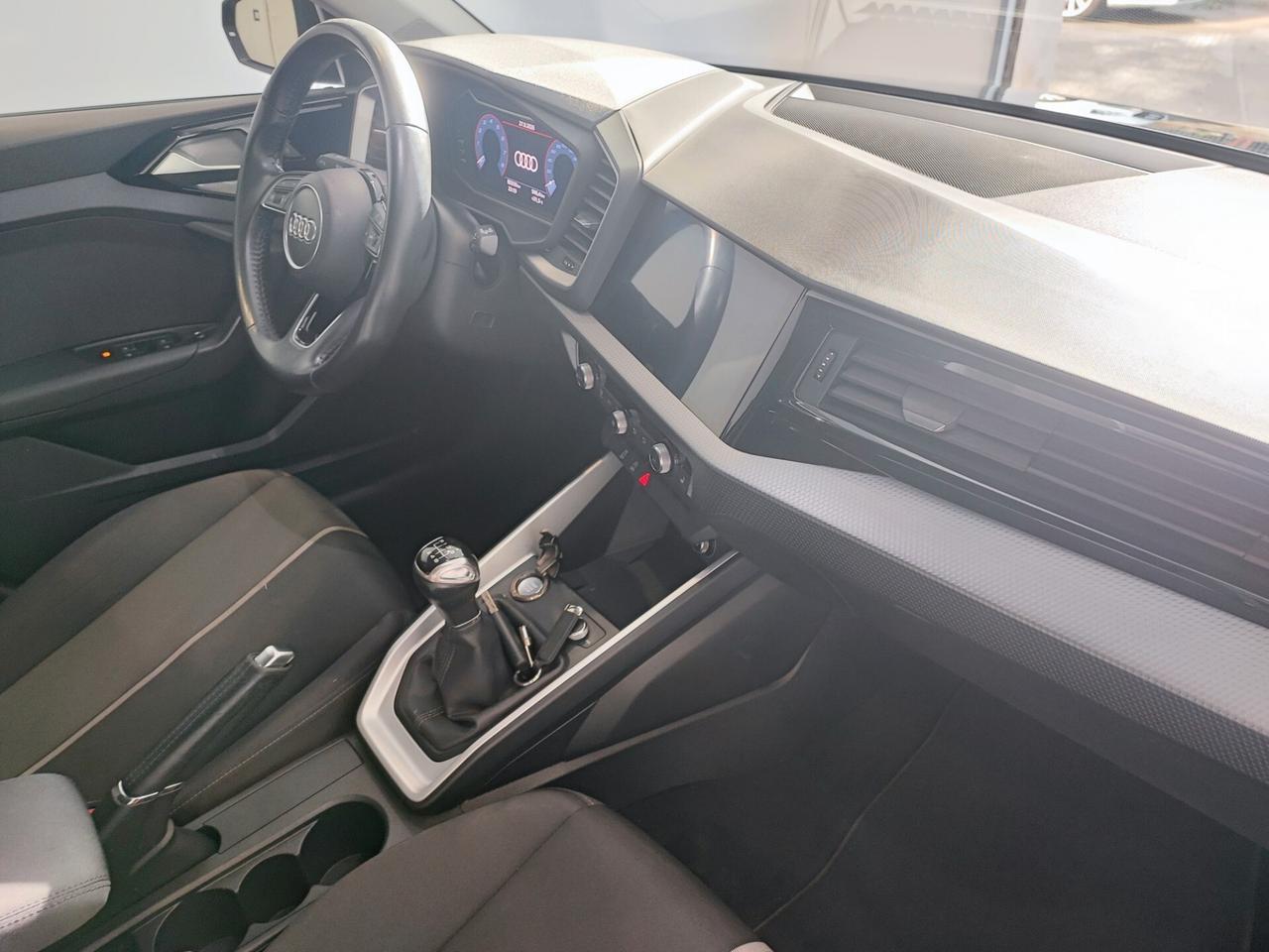 Audi A1 citycarver 30 TFSI Identity Contrast