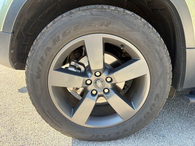 Land Rover Defender 3.0 D6 250 110 AWD auto.