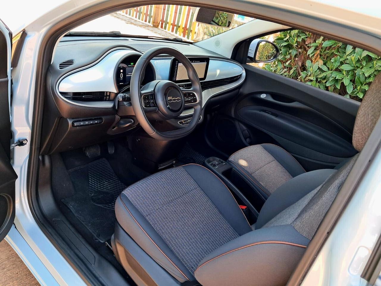 Fiat 500 500e 42 kWh Icon NAVI FULL IVA ESPOSTA