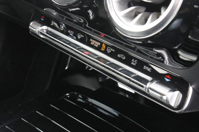 MERCEDES-BENZ A 180 dAutomatic AMGLine Premium Night Edition Uniprop.