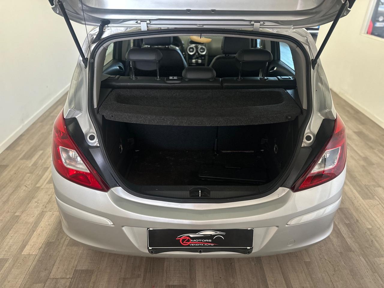 Opel Corsa 1.2 5 porte Cosmo NEOPATENTATI