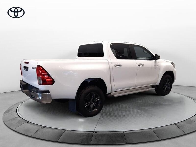 Toyota Hilux 2.4 D-4D A/T 4WD 4 porte Double Cab Lounge