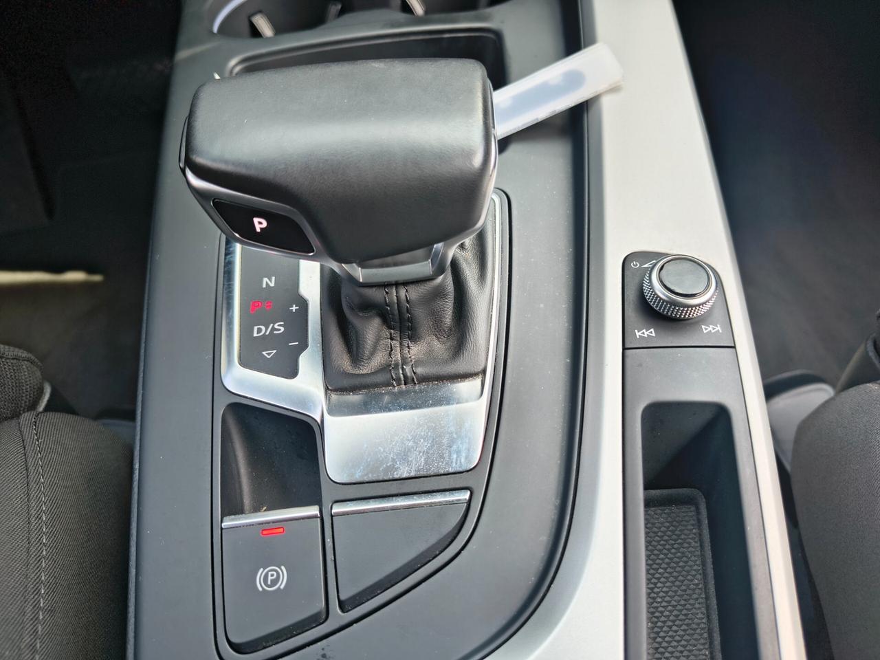 AUDI A4 AVANT 40 TDI S TRONIC 108.000 KM