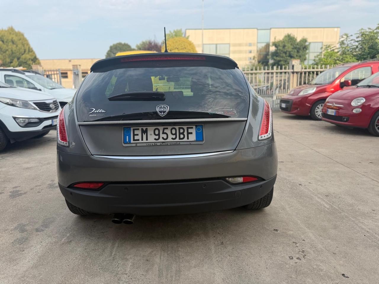Lancia delta 1.6 diesel automatico anno 2012 km 247.000 ok neopatentati