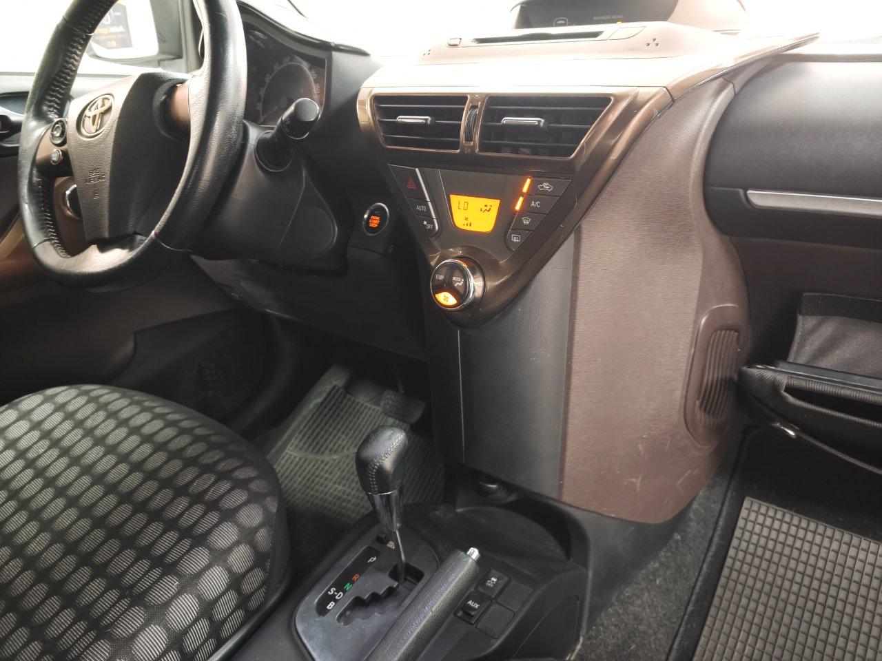 Toyota iQ 1.0 Tobasco cvt