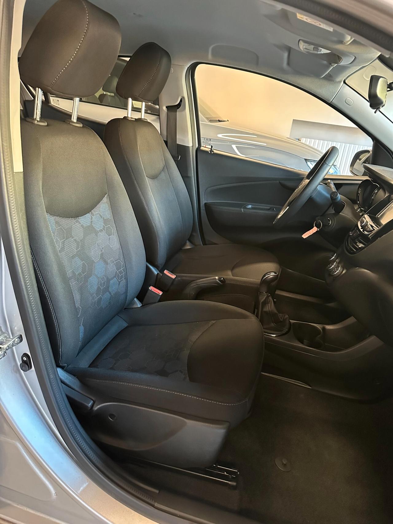 Opel Karl Rocks 1.0