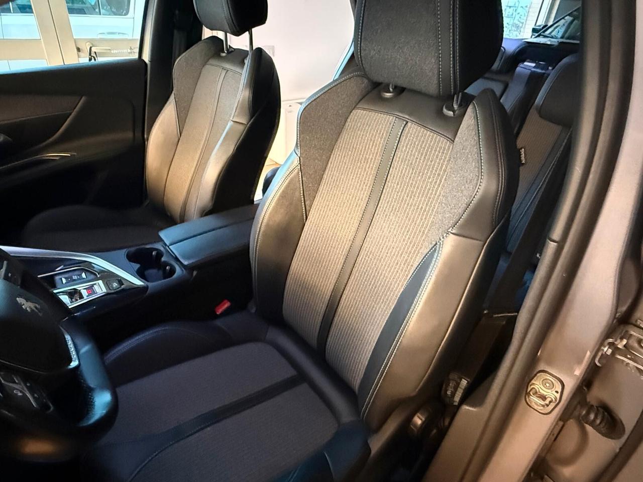 Peugeot 3008 BlueHDi 130 S&S EAT8 Active Pack