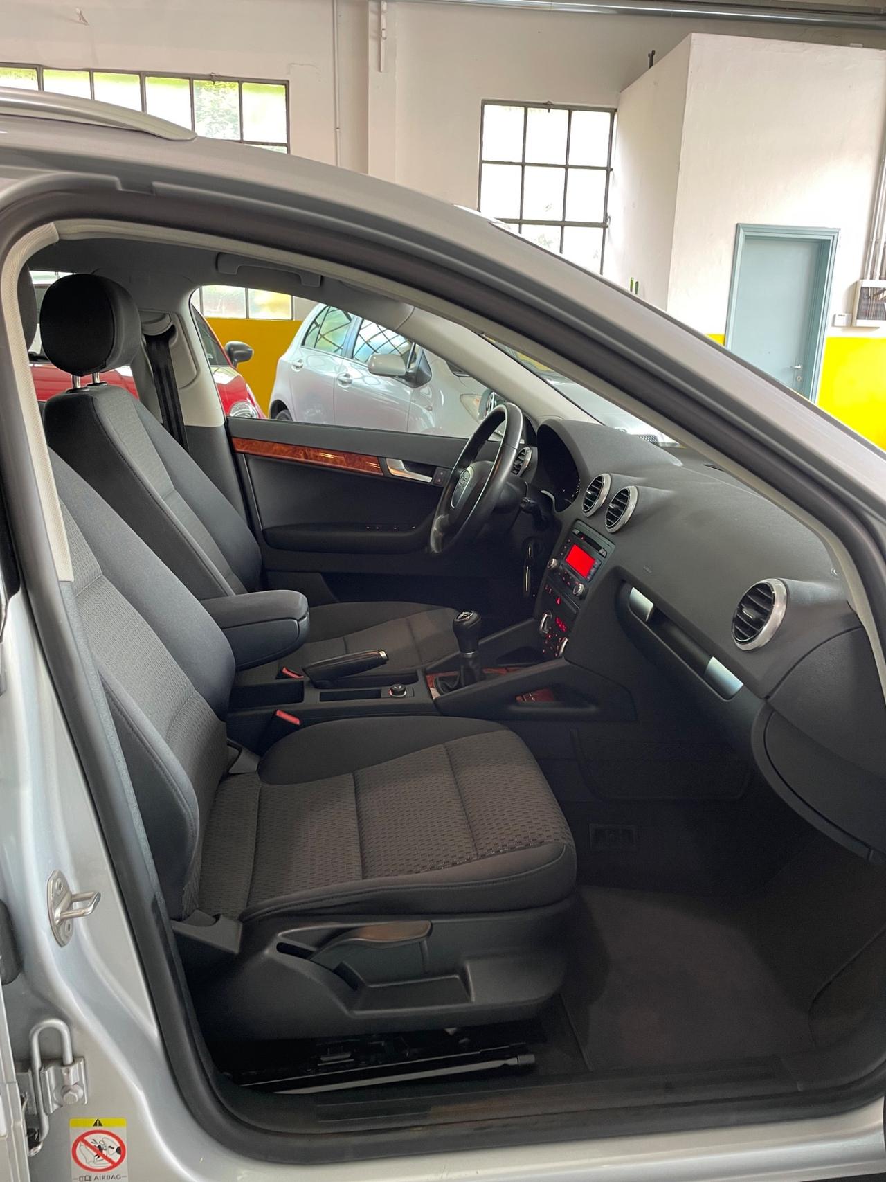 Audi A3 SPB 1.6 TDI 105 CV TAGLIANDI CERTIFICATI
