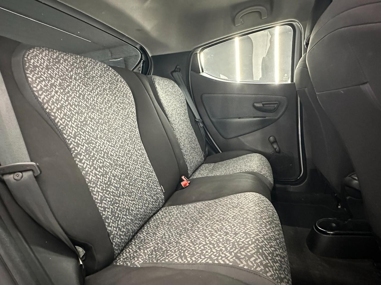 Lancia Ypsilon1.0 69cv hybrid-NEOPATENTATI-KM CERTIFICATI-PERMUT