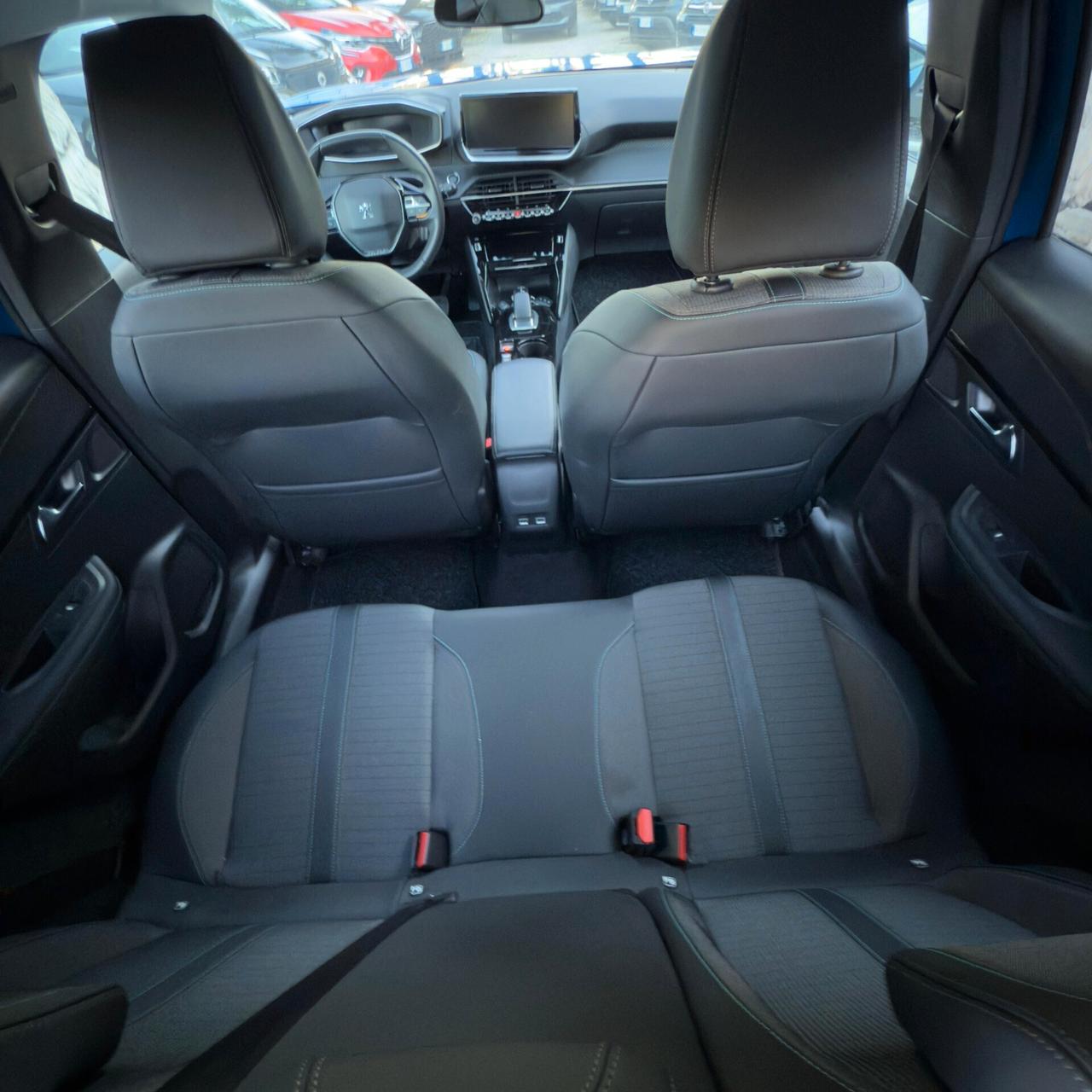 Peugeot 2008 motore elettrico 136 CV Allure Pack