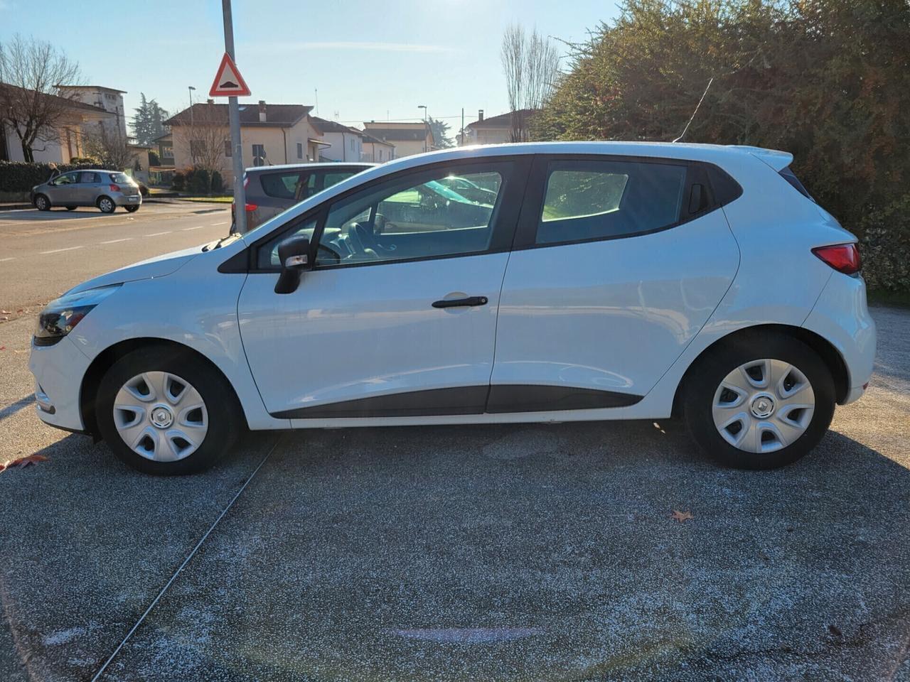 Renault Clio 1.5 dCi 75CV AUTOCARRO NEOPATENTATI