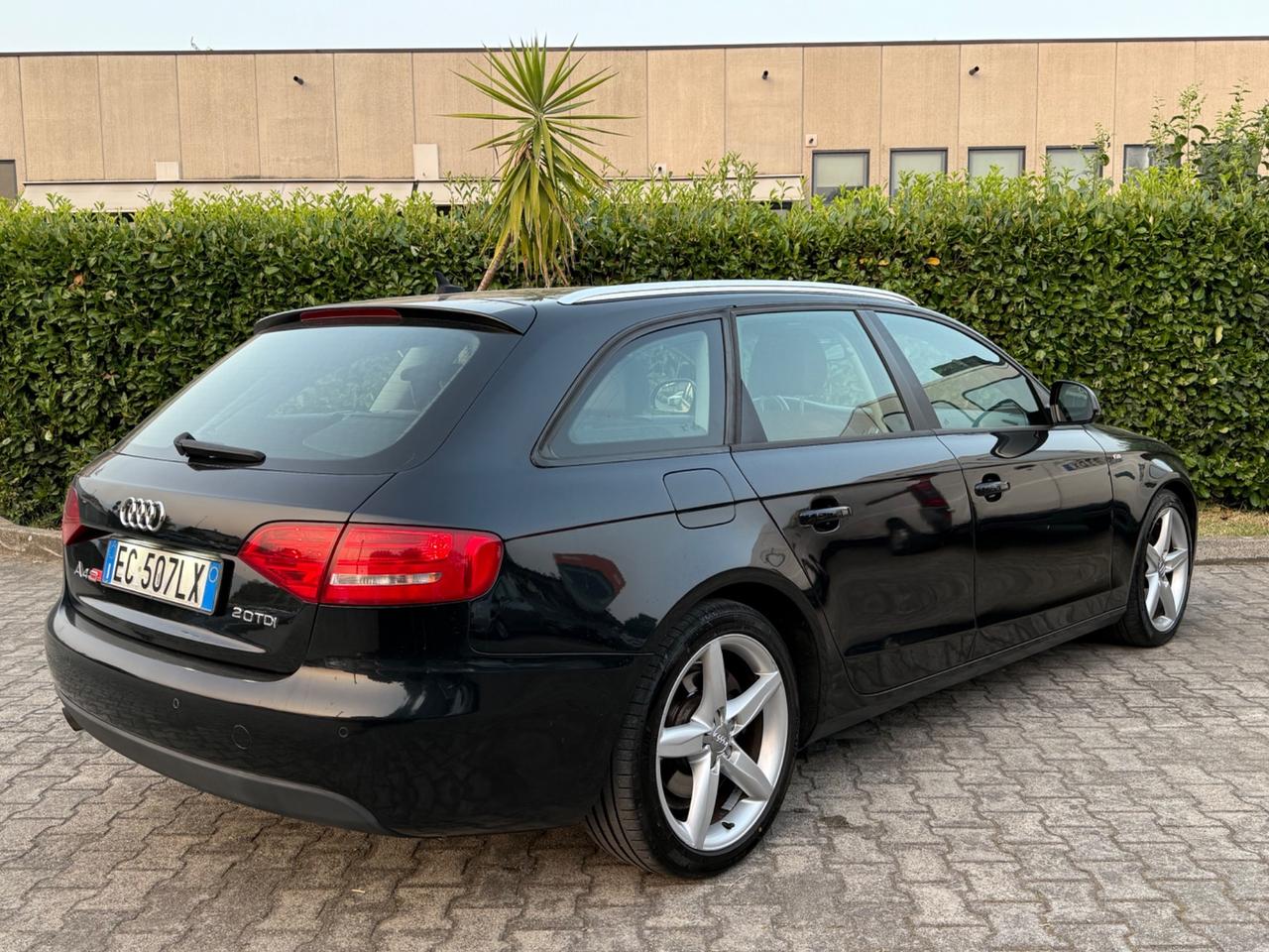 Audi A4 2.0 TDI 143CV S-LINE PELLE CERCHI R18