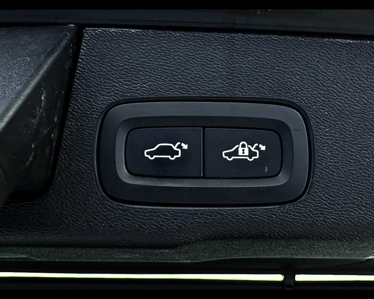 VOLVO XC60 B4 (d) AWD Geartronic Momentum Pro