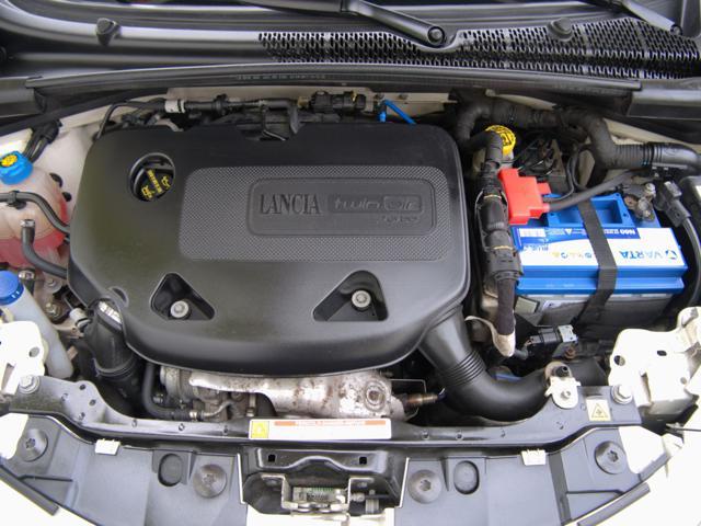 LANCIA Ypsilon 0.9 TwinAir 85 CV Cambio Automatico Silver