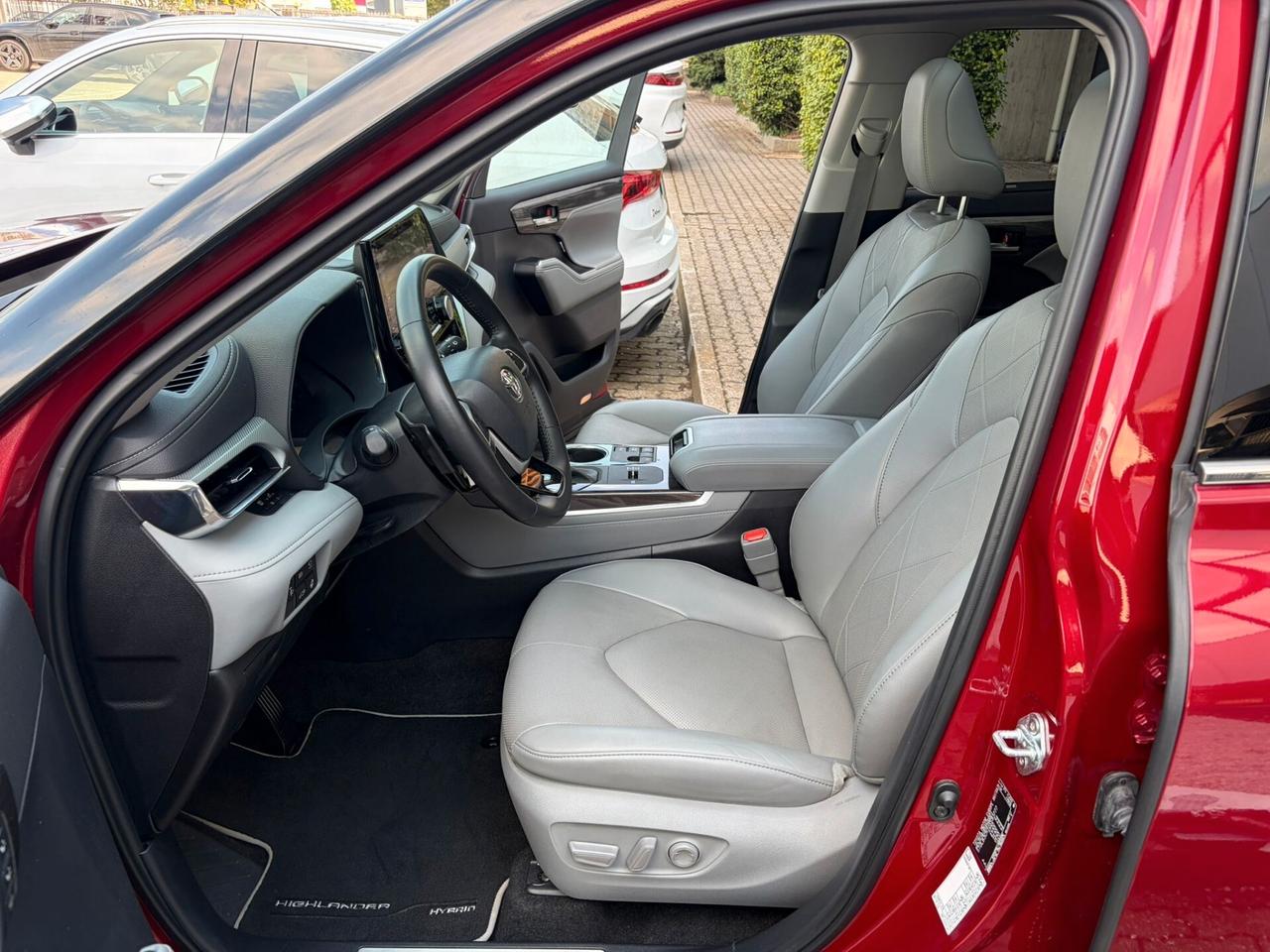Toyota Highlander 2.5h Lounge e-cvt AWD 7 posti