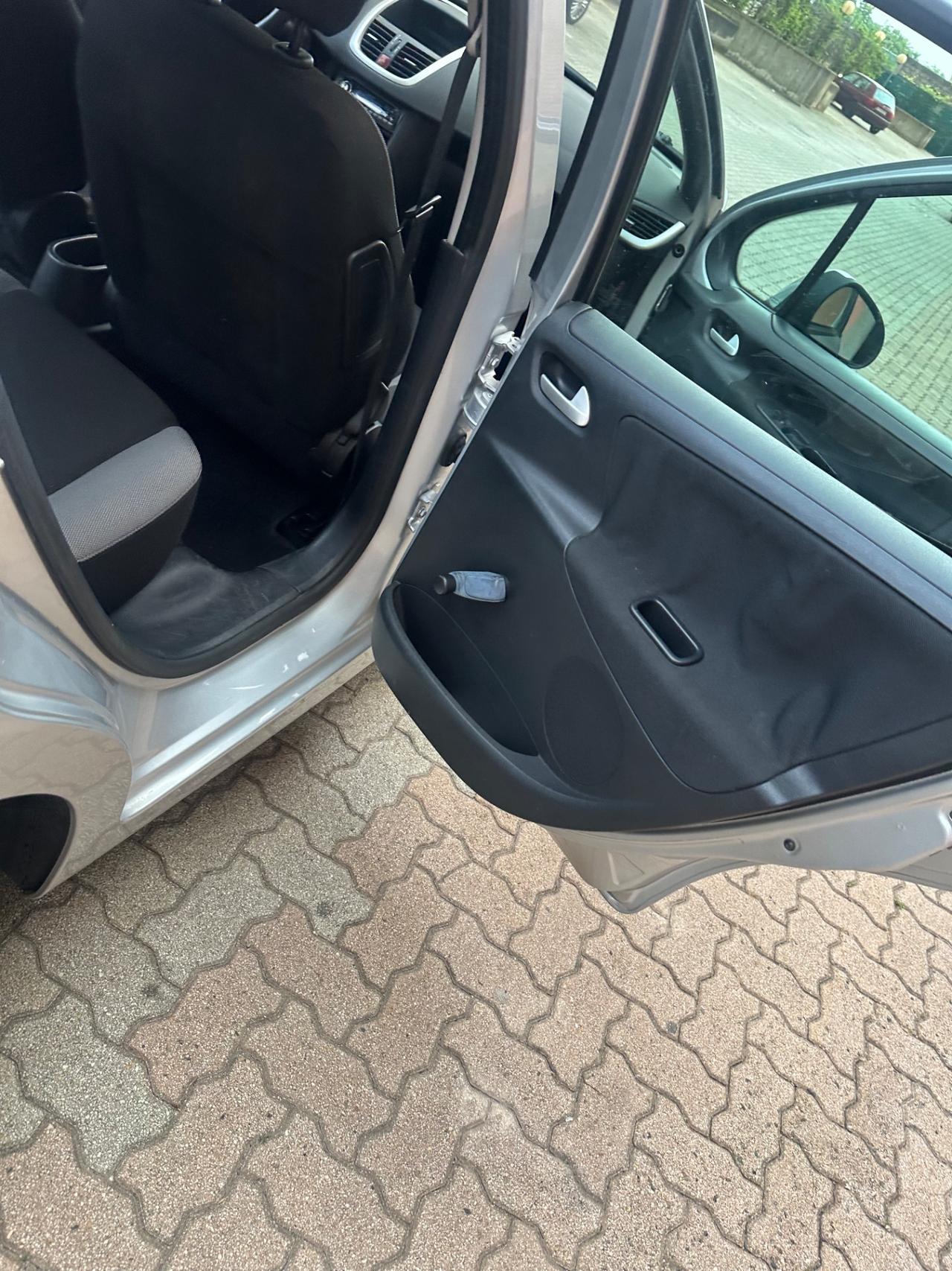 Peugeot 207 1.4 8V 75CV 5p. X Line
