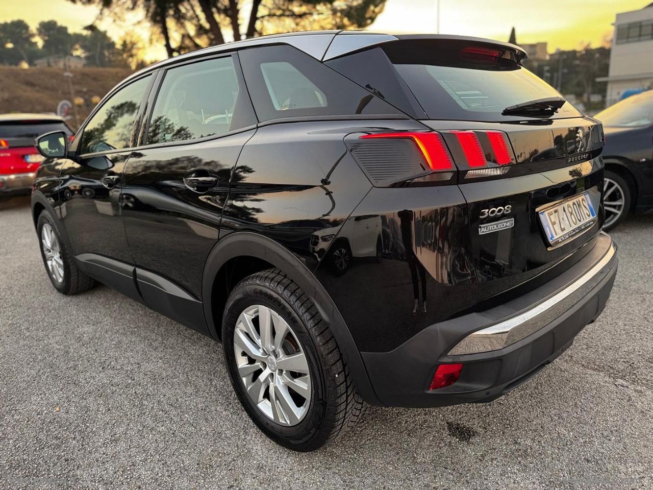 PEUGEOT 3008 BlueHDi 130 S&S Crossway