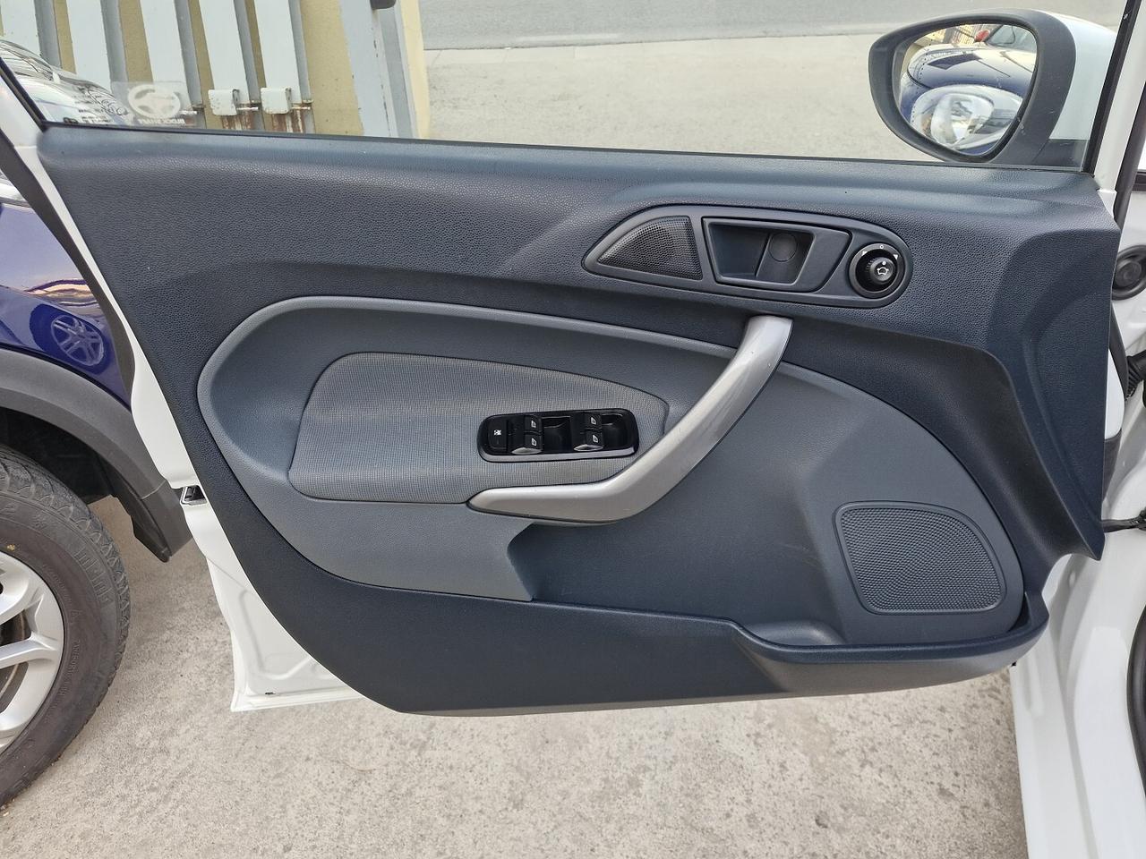 FORD FIESTA 1.4 BENZINA GPL CASA MADRE TITANIUM