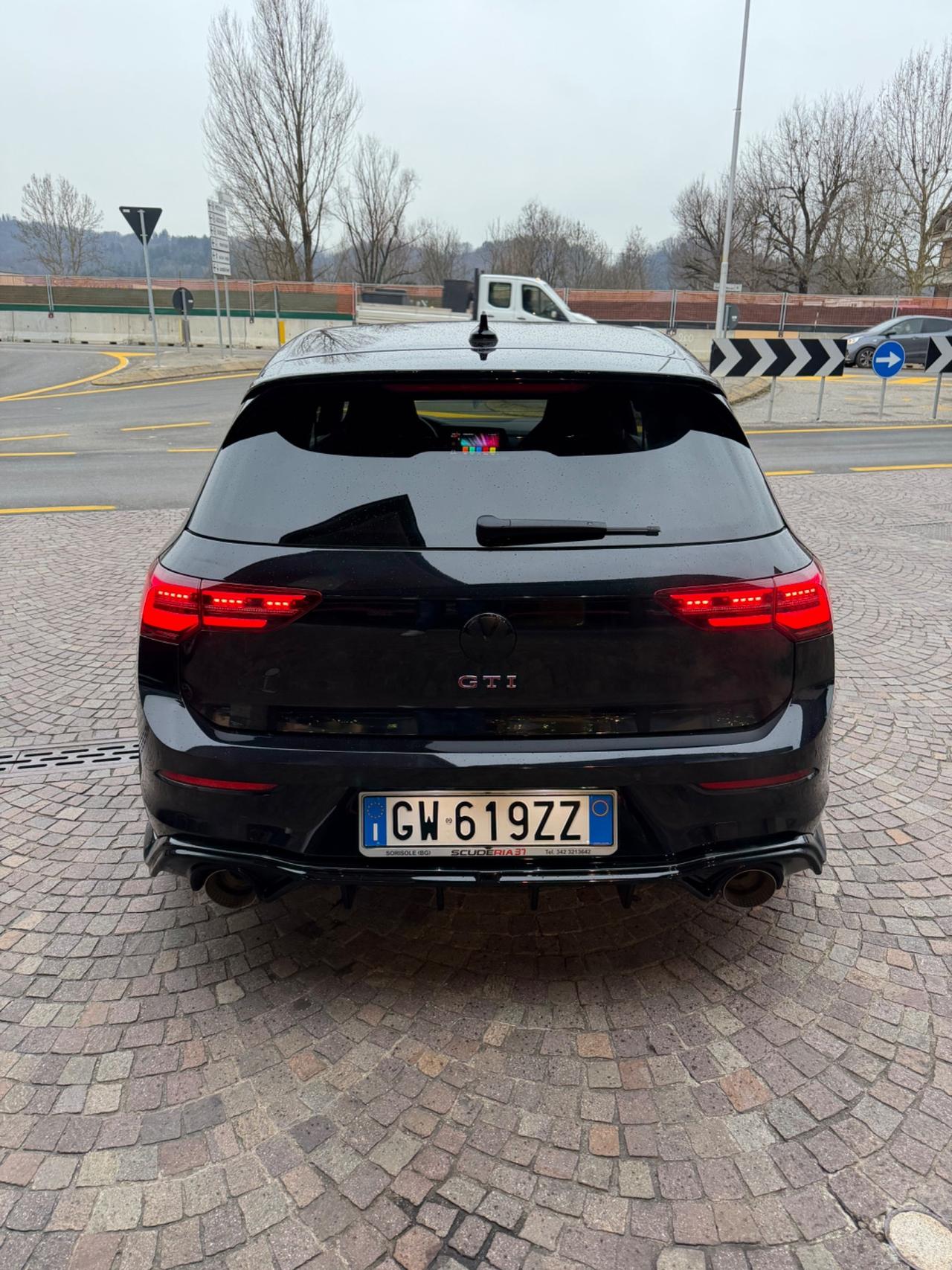 Volkswagen Golf GTI 2.0 TSI TOTAL BLACK
