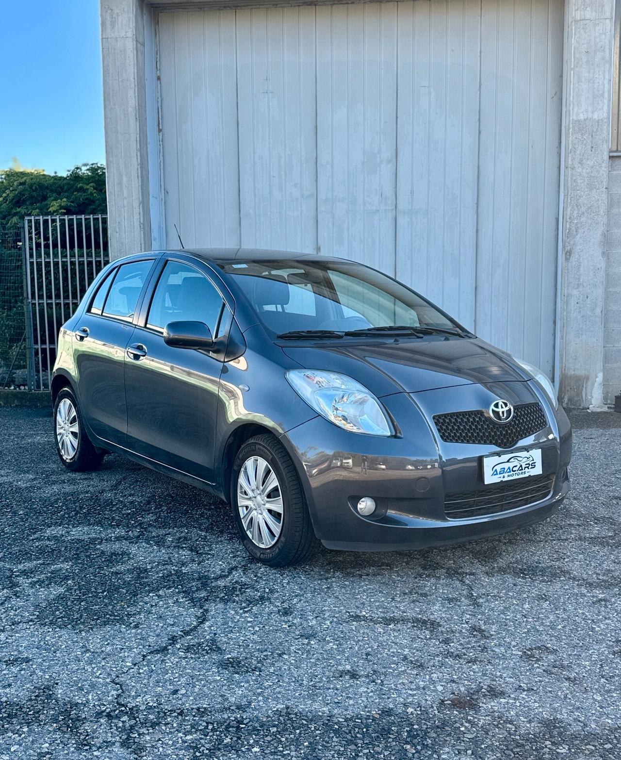 Toyota Yaris 1.3 5p Benz*Cambio AUTOMATICO*TAGLIANDI CERTIFICATI*