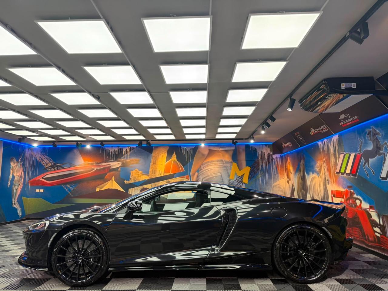 Mclaren GT (393)