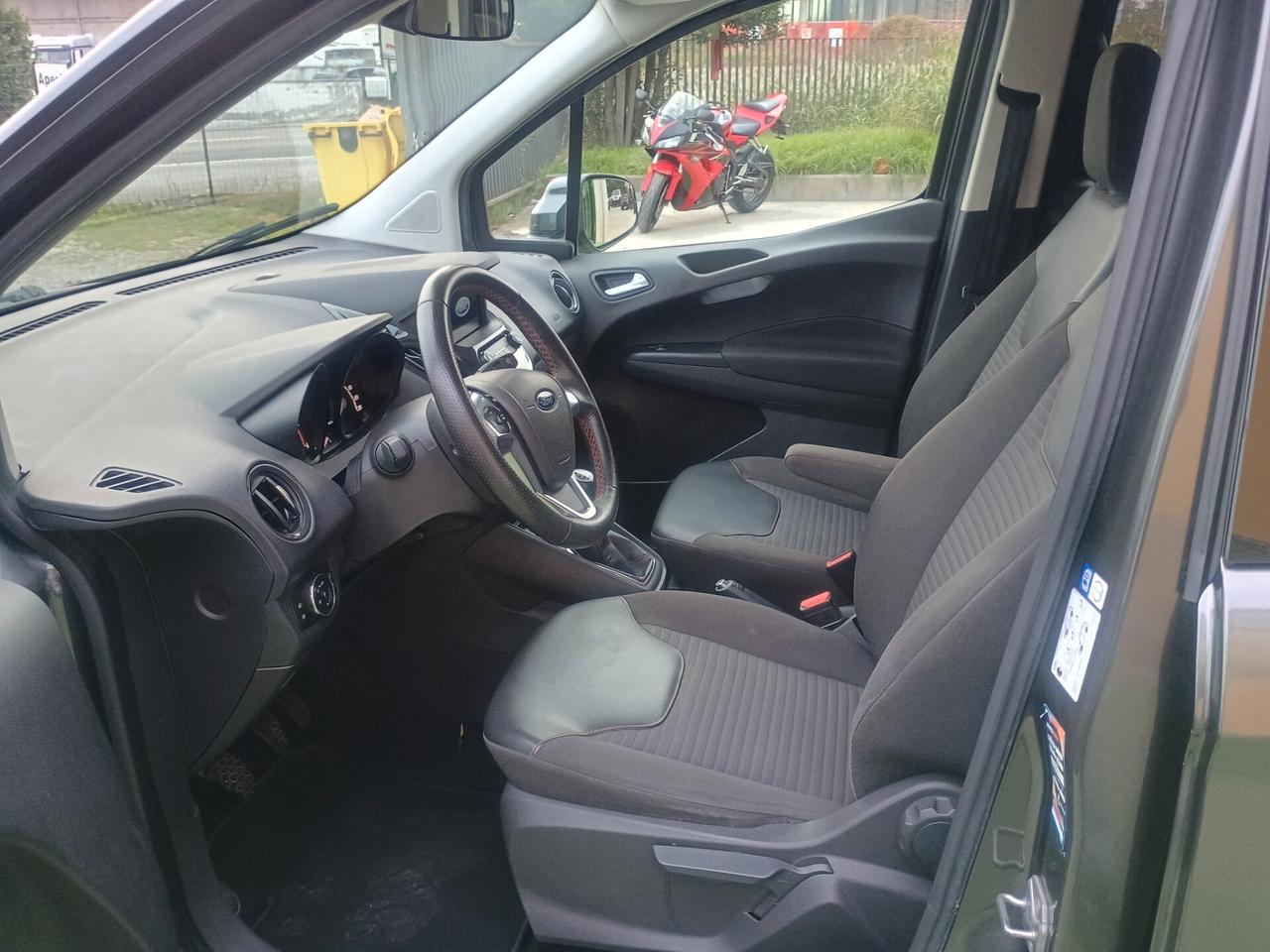 FORD TURNEO CUSTOM GANCIO TRAINO