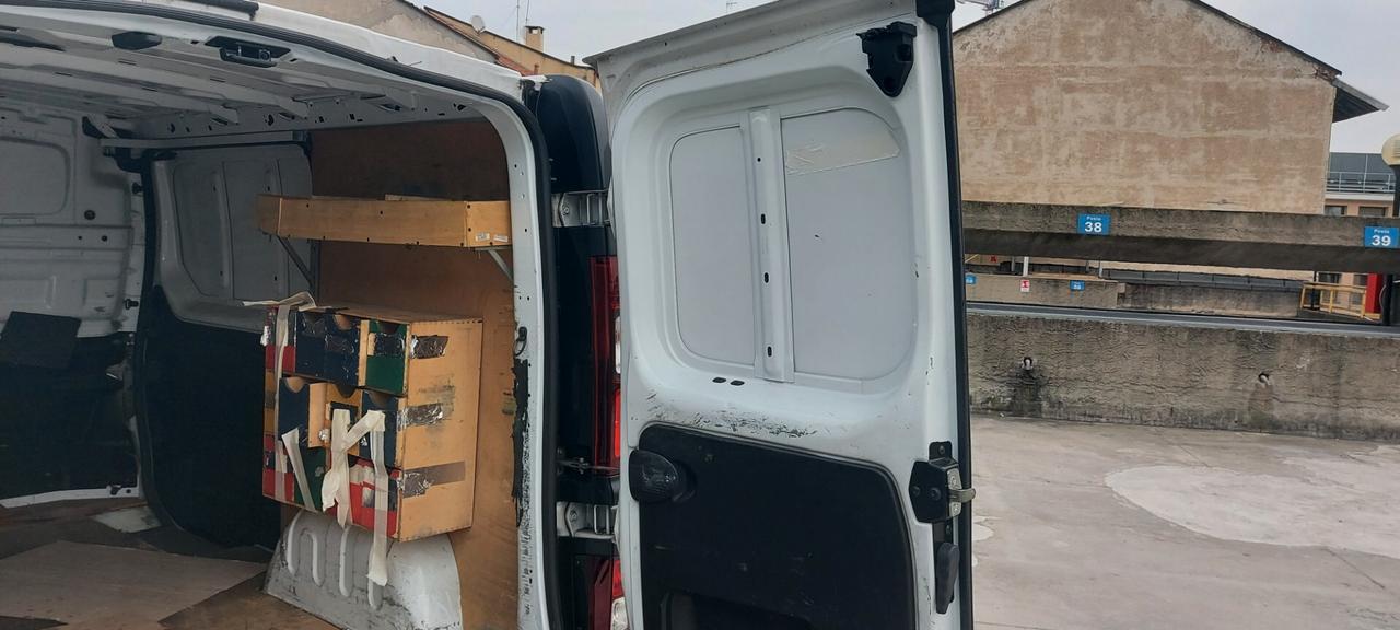 Renault Trafic T27 2.0 dCi MAXI E6 DTEMP