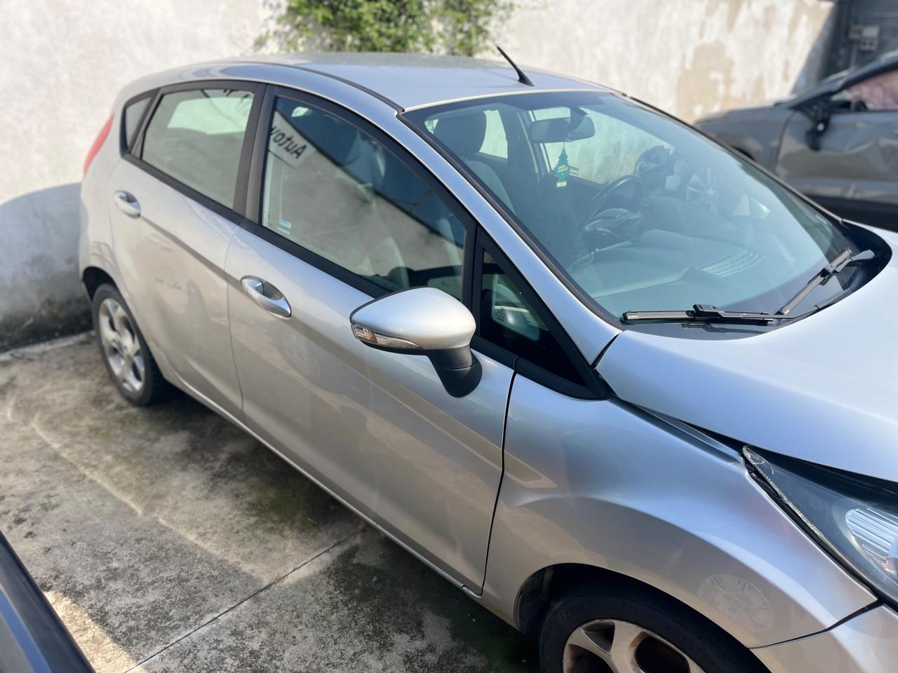 Ford Fiesta 1.4 TDCi 70CV 5 porte Titanium