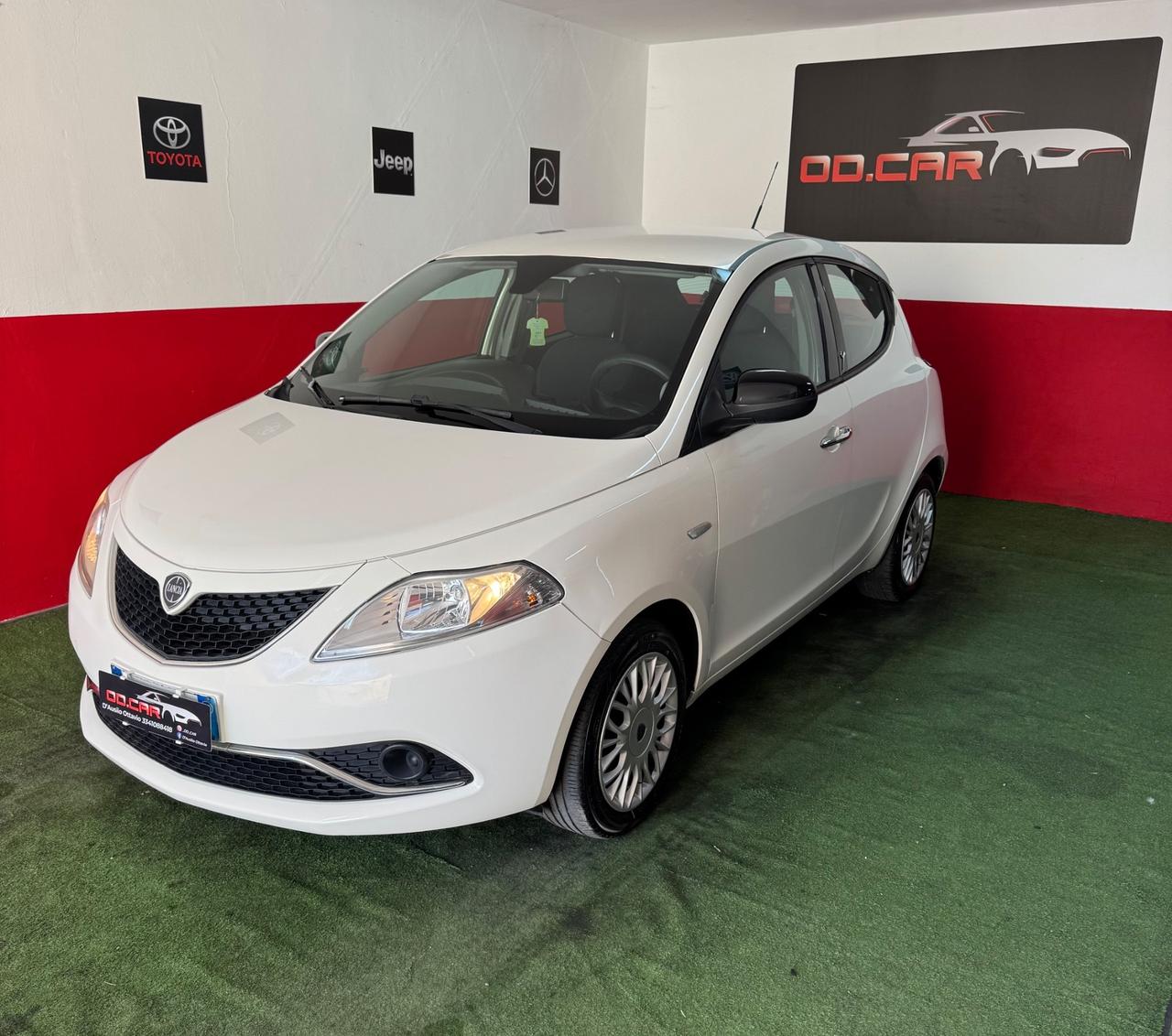 Lancia Ypsilon 1.2 69 CV 5 porte GPL Ecochic Silver