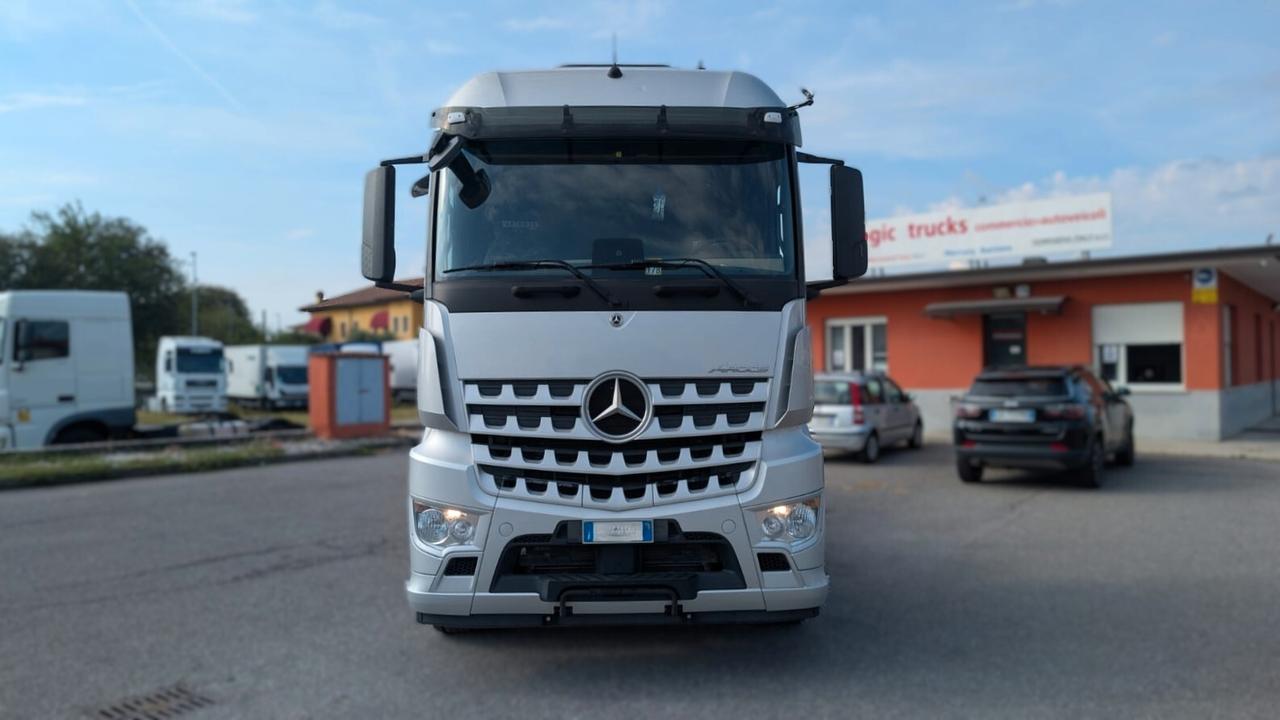TRATTORE STRADALE E AUTOCARRO CON SISTEMA SCARRABILE PRIS-MAG SA26