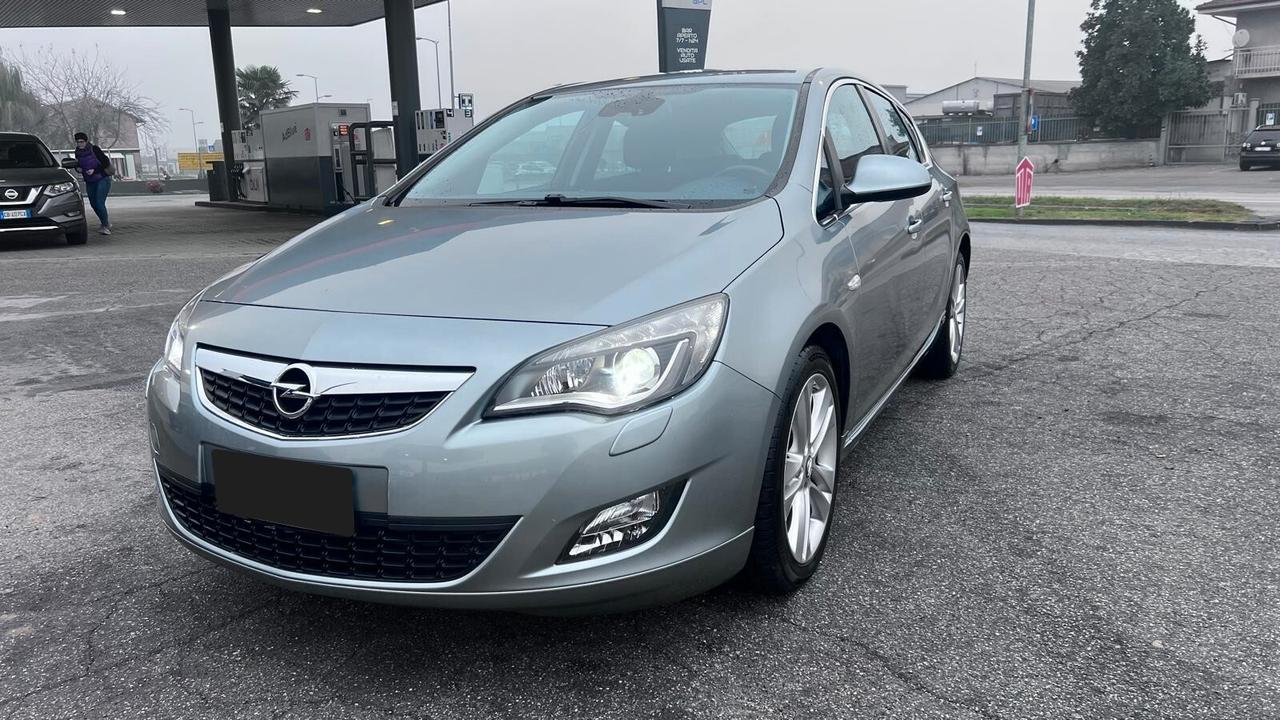 Opel Astra 1.6 Turbo 180CV 5 porte Cosmo S