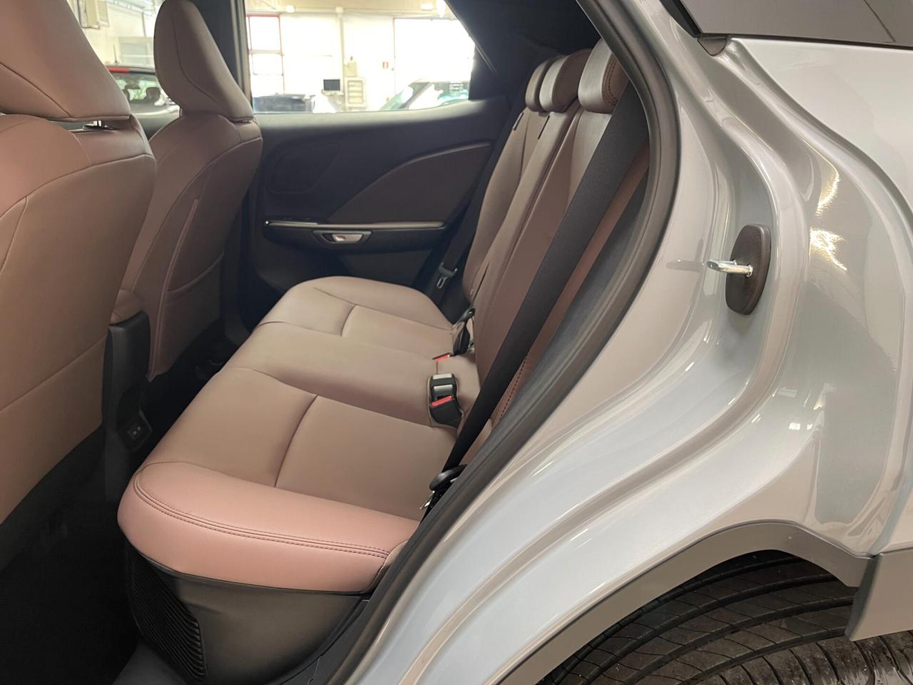 Lexus LBX Elegant hybrid 1.5 2wd e-cvt-Ok Neopat-LEGGI SOTTO