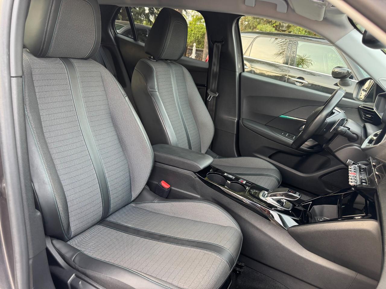 Peugeot 2008 BlueHDi 130 S&S EAT8 Allure Pack 2021