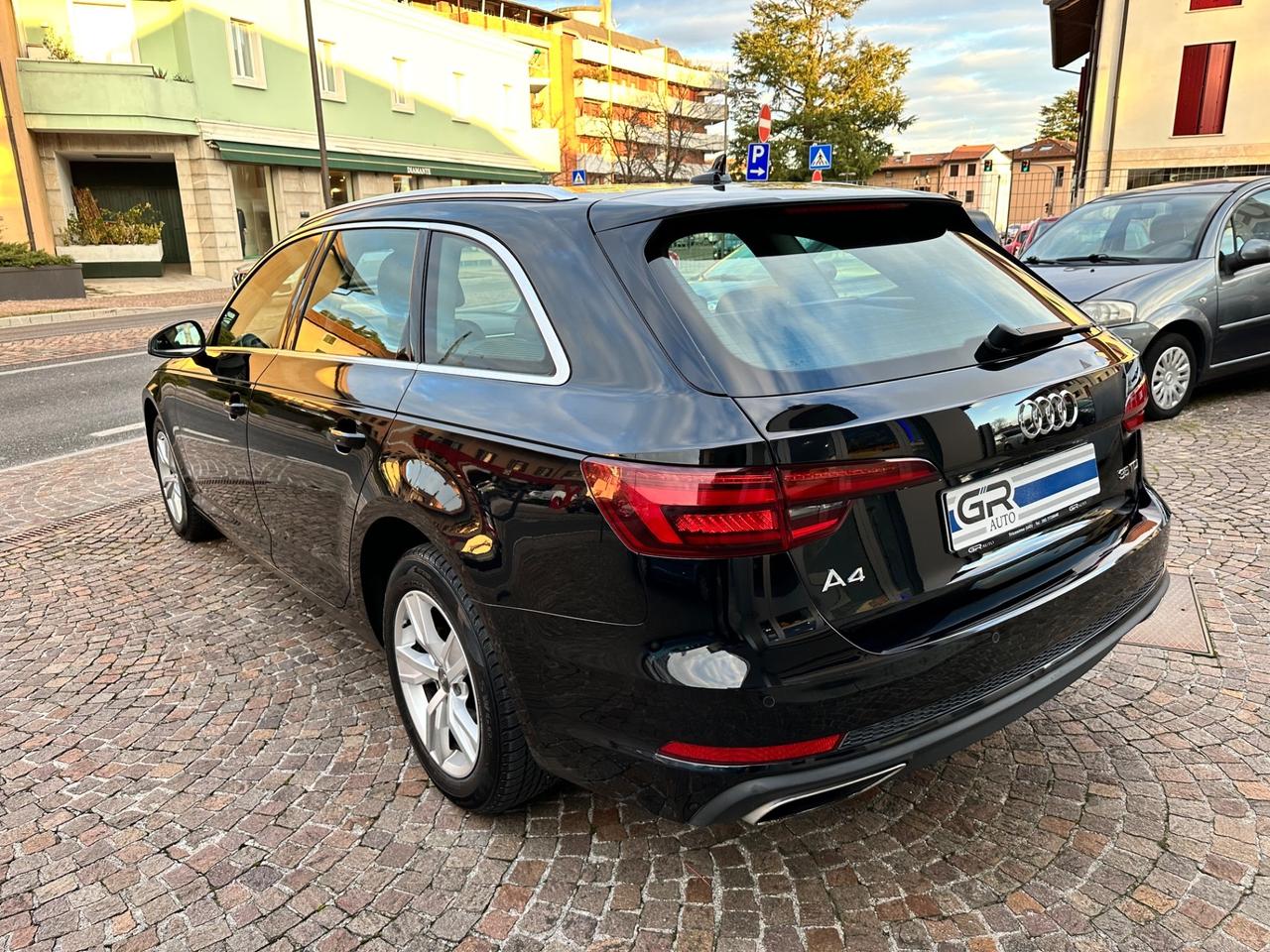 Audi A4 Avant 35 TDI S tronic Business Sport