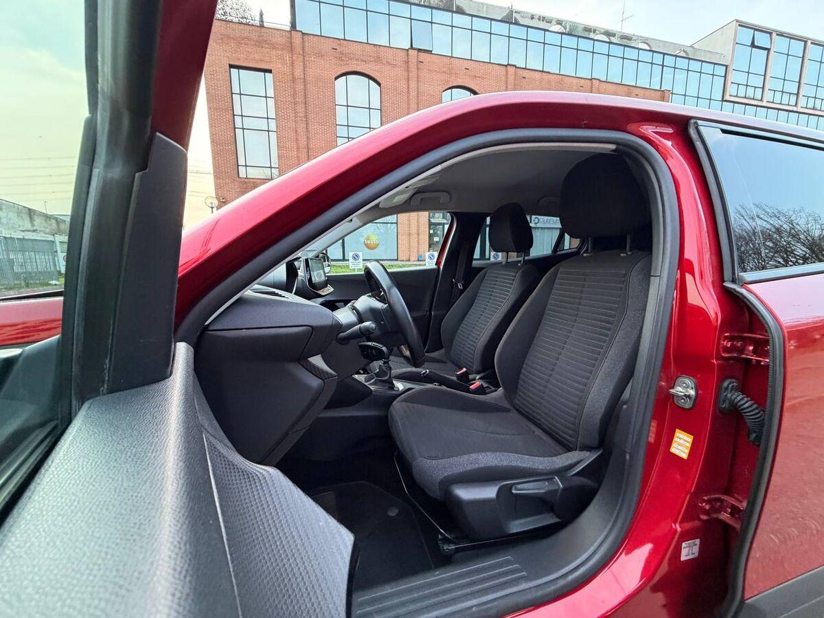 Peugeot 2008 1.2 Active s&s 130cv CINGHIA SOSTITUITA !