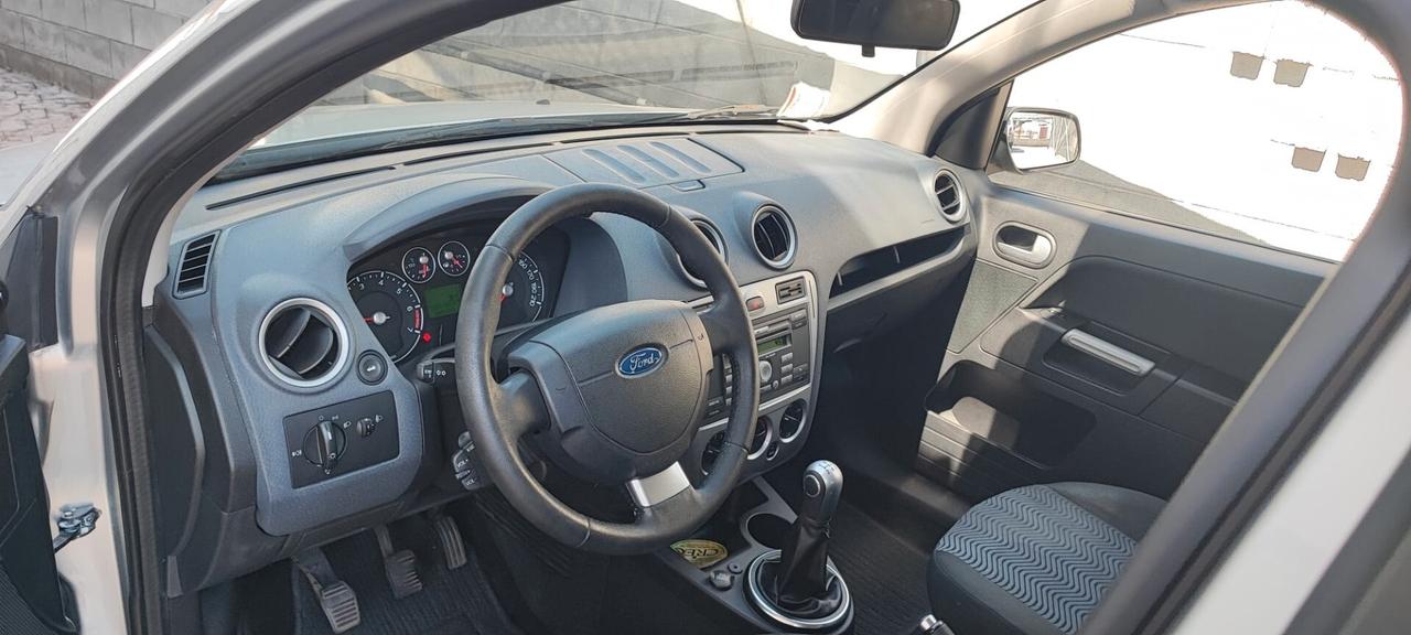 Ford Fusion 1.4 16V 5p. Titanium