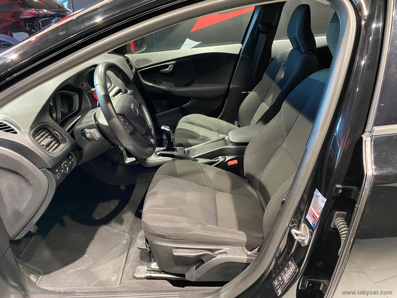 VOLVO V40 D2 Momentum