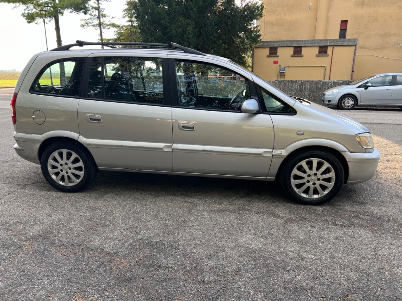 Opel Zafira 7 posti 2.2