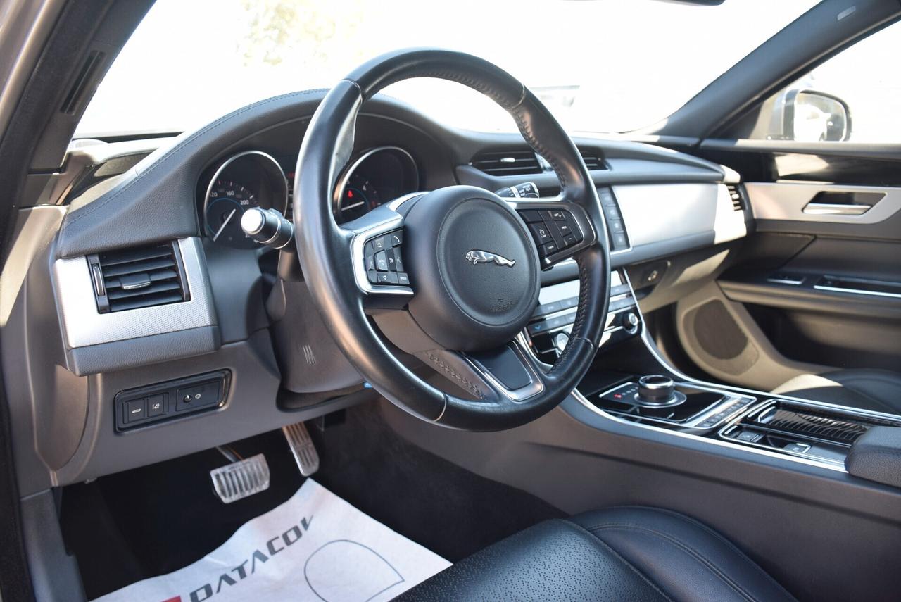 Jaguar XF Sportbrake 4X4 2.0D 180CV AWD automatica Prestige NAVI CRUISE SENSORI CAM PELLE BT