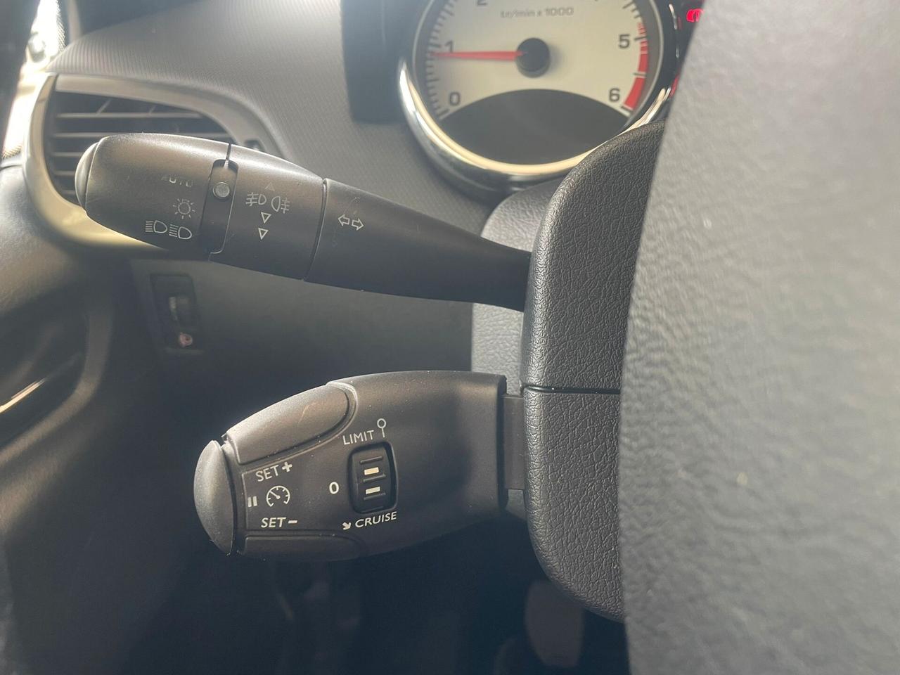 Peugeot 207 1.6 8V HDi 93CV SW Ciel Allure